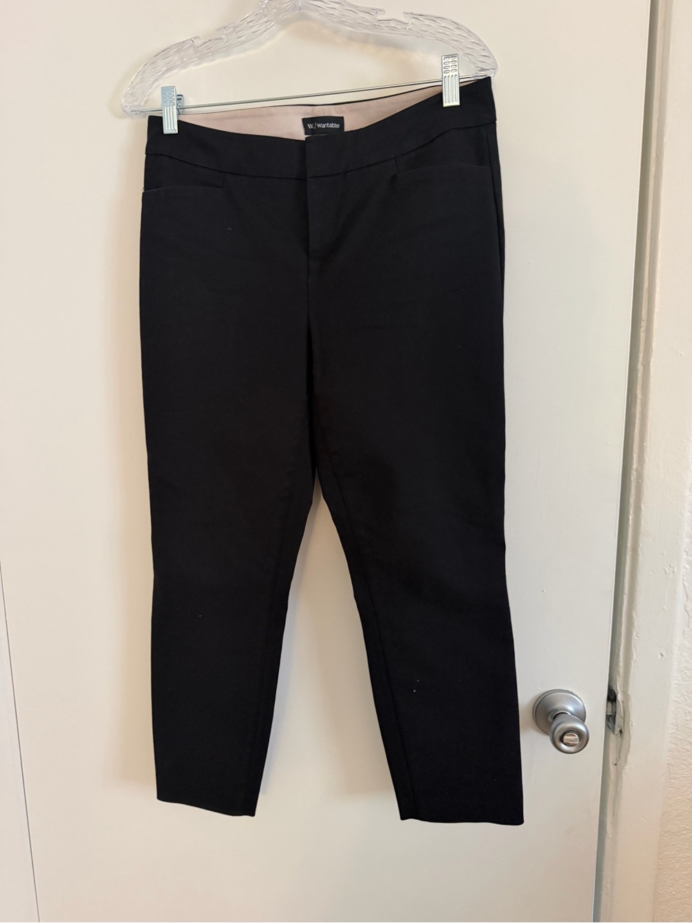 Wantable Black Cropped Dress Pants